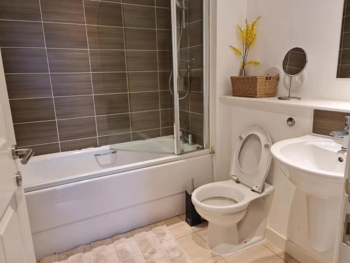 Stunning Waterfront Western Harbour Apartment Edimburgo Esterno foto