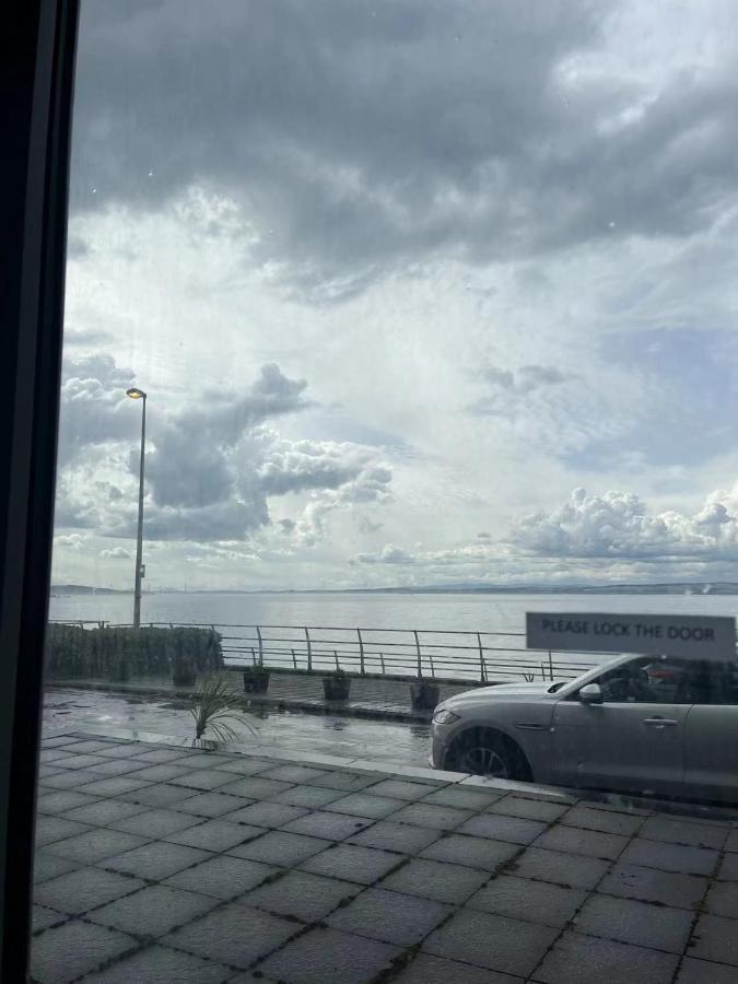 Stunning Waterfront Western Harbour Apartment Edimburgo Esterno foto