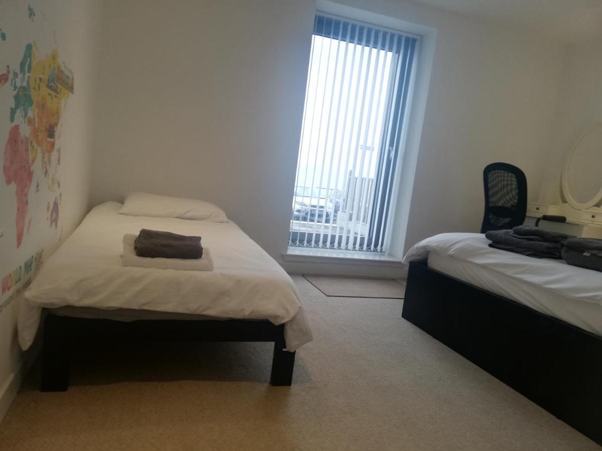 Stunning Waterfront Western Harbour Apartment Edimburgo Esterno foto